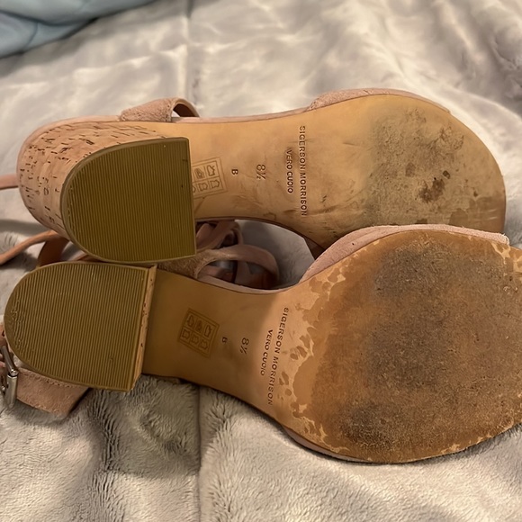 Summer clean out!  Sigerson Morrison Size 8 1/2 dusty pink suede heels - Picture 4 of 6